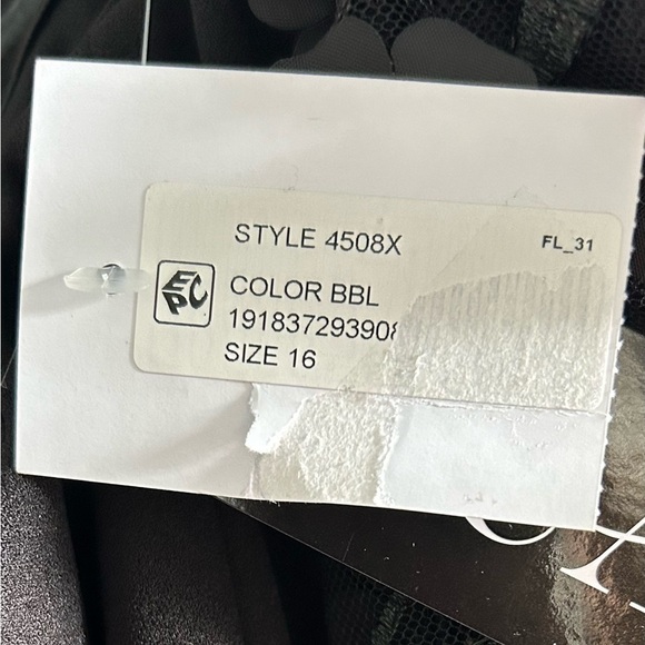 Xscape Puffed-Sleeve Off-The-Shoulder Jumpsuit - Picture 10 of 14